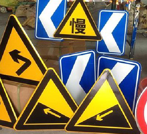 云梦标识标牌中颜色的确定是很重要的。